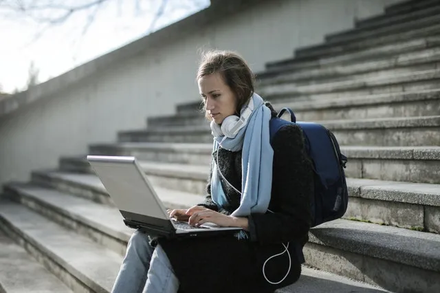 Laptop z dotykowym ekranem - na co zwrócić uwagę przy jego zakupie?